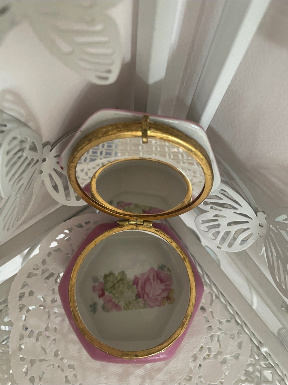 🫖🌸 Vintage Pink Porcelain Trinket Box with Mirror - Picture 2 of 8